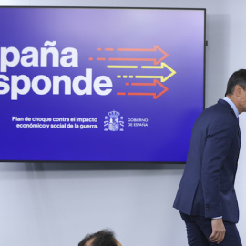  Pedro Sánchez llega a la comparecencia en el Palacio de La Moncloa.- EFE