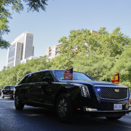  El presidente de EEUU, Joe Biden, se dirige en su coche a la primera jornada de la cumbre de la OTAN.- EFE