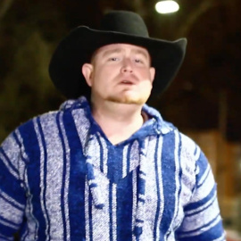 Justin Carter en una imagen de un videoclip.