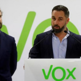 El presidente de Vox, Santiago Abascal, acompañado por Iván Espinosa de los Monteros en Madrid. (JUAN CARLOS HIDALGO)
