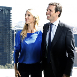 Cayetana Álvarez de Toledo i Pablo Casado a l'acte de Barcelona. EFE / ANDREU DALMAU