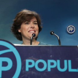 La exvicepresidenta del Gobierno Soraya Sáenz de Santamaría, que ha ganado la primera vuelta de las primarias del Partido Popular, durante la rueda de prensa ofrecida esta noche en la sede de Génova, en Madrid, para valorar los resultados d