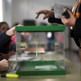 Los colegios electorales para los undécimos comicios autonómicos andaluces han abierto a las 09.00 horas de hoy, en una jornada que se presenta con intervalos nubosos y ascenso generalizado de las temperaturas.Un total de 6.541.748 electore