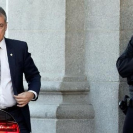 El lehendakari, Iñigo Urkullu, durant la seva arribada al Tribunal Suprem, en el qual l'exministre d'Interior Juan Ignacio Zouido, el diputat d'ERC Gabriell Rufian i l'alcaldessa de Barcelona, Ada Colau, declararan com a testimonis en el ju