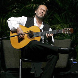 Fotografía de archivo del 29 de noviembre de 2007 de una actuación de Paco de Lucía en el Campo Pequeno de Lisboa.