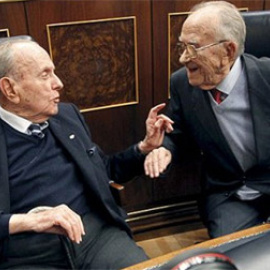 Manuel Fraga y Santiago Carrillo en un acto en el Congreso de los Diputados.