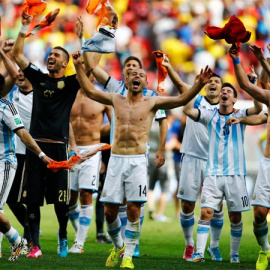 Los jugadores argentinos celebran el pase a semifinales tras ganar a Bélgica. REUTERS/Dominic Ebenbichler