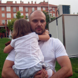 José Miguel Sánchez con su hija Míriam, que sufre un Trastorno Generalizado del Desarrollo.