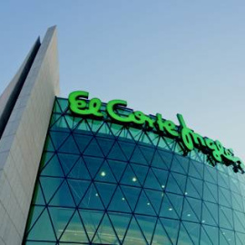 Detalle del edificio de El Corte Inglés en el centro comercial Puerto Venecia, de Zaragoza, abierto en 2012.