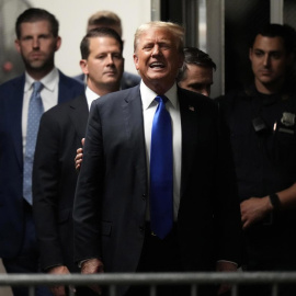 Donald Trump regresa a la sala del tribunal en su juicio penal en la Corte Suprema del Estado de Nueva York.