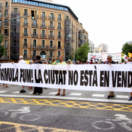 Veïns i entitats tallen el carrer Aragó
