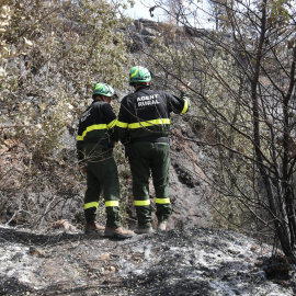 20/06/2022 - Investigadors dels Agents Rurals a la zona on va començar l'incendi de Baldomar, a Artesa de Segre.
