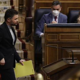 El portavoz de ERC en el Congreso, Gabriel Rufián (i9 tras su intervención en la sesión plenaria en el Congreso este miércoles