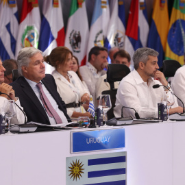 Las delegaciones de Uruguay y Paraguay participan en la sesión plenaria de la XXVIII Cumbre Iberoamericana.