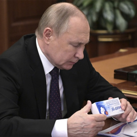 15/03/2022-El presidente ruso Vladimir Putin en una reunión en el Kremlin de Moscú este martes 15 de marzo