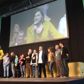Los dirigentes de la ANC saludan desde el escenario. / R.G