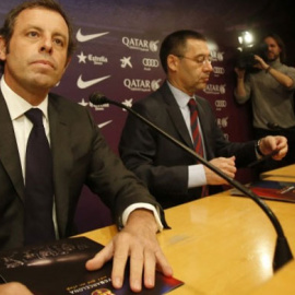 Sandro Rosell junto a Josep Maria Bartomeu en la despedida del primero.