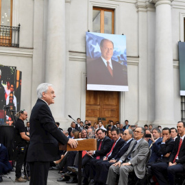 El presidente de Chile Sebastián Piñera encabeza un acto de celebración, este miércoles, en el 30 aniversario del nombramiento de Patricio Aylwin (1990-1994) como primer mandatario de Chile en democracia tras la dictadura de Augusto Pinoche