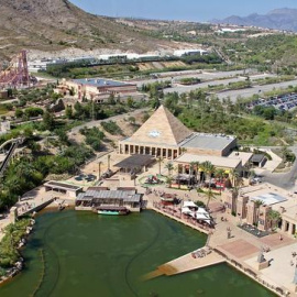 Vista de las instalaciones del parque de atracciones Terra Mítica. EFE