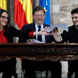 Mónica Oltra, Ximo Puig y Antonio Estañcomo representantes del pacto del Botànic. | EFE