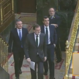 Rajoy aparece en el hemiciclo.