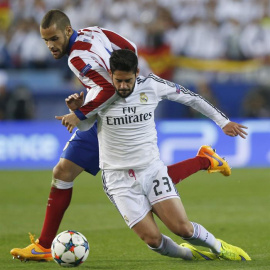 Mario Suárez e Isco, durante el partido. EFE/Kiko Huesca