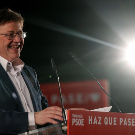 El president de la Generalitat y candidato a la reelección del PSPV-PSOE, Ximo Puig,, durante el acto de cierre de la campaña del PSOE para las elecciones generales y las autonómicas valencianas del 28 de abril en el Parque Central de Valen