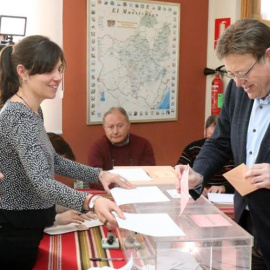 Votació del president de la Generalitat del País Valencià, Ximo Puig. EFE
