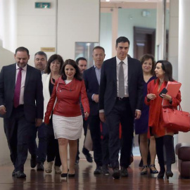 De izquierda a derecha el secretario de Organización del PSOE, José Luis Ábalos, la vicesecretaria general, Adriana Lastra, el secretario general de la formación, Pedro Sánchez, y la portavoz parlamentaria, Margarita Robles, tras la reunión