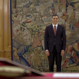 Pedro Sánchez, en el Palacio de la Zarzuela, instantes antes de prometer su cargo como nuevo presidente del Gobierno. REUTERS/Emilio Naranjo/Pool