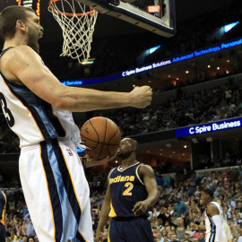 El jugador de Grizzlies Marc Gasol celebra una canasta esta noche ante los Pacers. /EFE