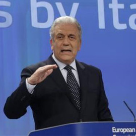 El comisario de Inmigración, Dimitris Avramopoulos, en una foto de archivo. / EFE