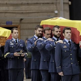 Funeral en la base grancanaria de Gando por los tres militares fallecidos. | EFE