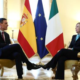 El presidente del Gobierno, Pedro Sánchez, junto a la primera ministra de Italia, Giorgia Meloni, en un encuentro mantenido este miércoles en Roma.