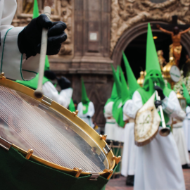 05/04/2023. Los tambores son uno de los ingredientes habituales de las procesiones de Semana Santa en numerosas ciudades españolas, a 8 de abril de 2022.