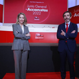 La consejera delegada de Línea Directa, Patricia Ayuela, y el secretario general del consejo, Pablo González-Schwitters, antes de la junta de accionistas de la aseguradora.