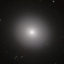 Viejas galaxias colosales mueren de dentro hacia afuera. /NASA/ESA