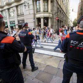Una unidad de los Mossos d'Esquadra en las calles del centro de Barcelona.- EFE/Archivo
