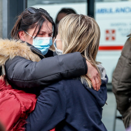 24/02/2022 Dos mujeres ucranianas se abrazan a su llegada al Centro de Recepción, Atención y Derivación de acogida de desplazados de Ucrania, a 18 de marzo de 2022, en Pozuelo de Alarcón, Madrid