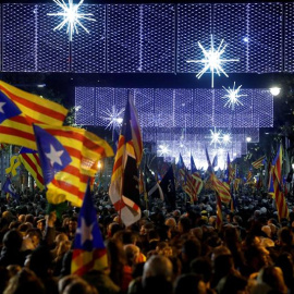 21/12/2018.- Manifestación unitaria del independentismo que bajo el lema "Tumbemos el régimen. Por los derechos sociales y políticos y por la autodeterminación. Contra la represión", se lleva a cabo esta tarde en Barcelona, en el primer ani