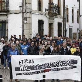 Concentración en Altsasu contra la detención de los cuatro jóvenes. - EFE