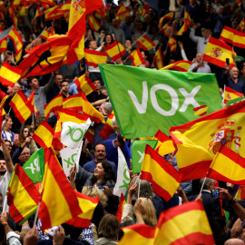 Seguidores y simpatizantes de Vox, en un acto de la campaña electoral del 28-A, en Sevilla. REUTERS/Marcelo del Pozo