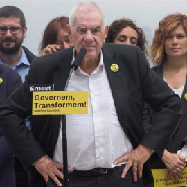 En el centro, Ernest Maragall, alcaldable en Barcelona por ERC, en una rueda de prensa junto al resto de su candidatura. (QUIQUE GARCÍA | EFE)