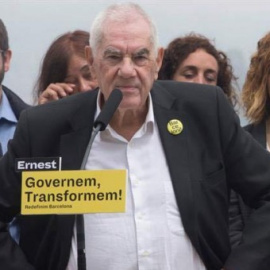 Al centre, Ernest Maragall, alcaldable a Barcelona per ERC, en una roda de premsa al costat de la resta de la seva candidatura. EFE | Quique Garcia