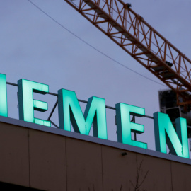 El logo del grupo alemán Siemens, en sus instalaciones en Zurich. REUTERS