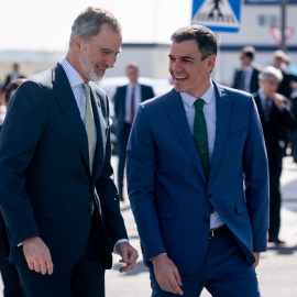 13/03/2023.- Felipe VI y el presidente del Gobierno, Pedro Sánchez, durante un acto conmemorativo. A. Pérez Meca / Europa Press