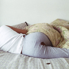 Imagen de una mujer con la regla que Instagram censuró.- RUPI KAUR