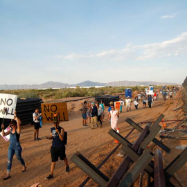 Protestas contra el muro de Trump en la frontera entre México y Estados Unidos. (JOSÉ LUIS GONZÁLEZ | REUTERS)