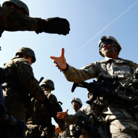 Soldados de la OTAN de maniobras. REUTERS