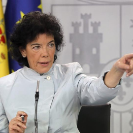 La portavoz del Ejecutivo, Isabel Celaá, durante la rueda de prensa posterior a la reunión del Consejo de Ministras y Ministros. - EFE